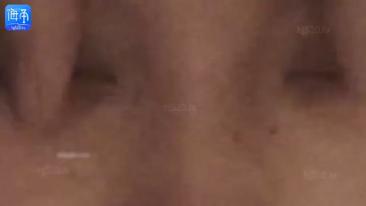 【真实灌醉】联手朋友几人灌醉平时高冷无比的颜值校花，醒着的时候多牛逼，现在是不是倒下了，被随意玩！