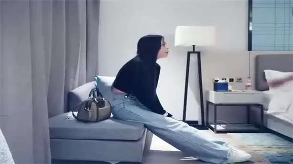 探花约炮丰满巨乳长发骚妹，爆操内射到高潮翻白眼！