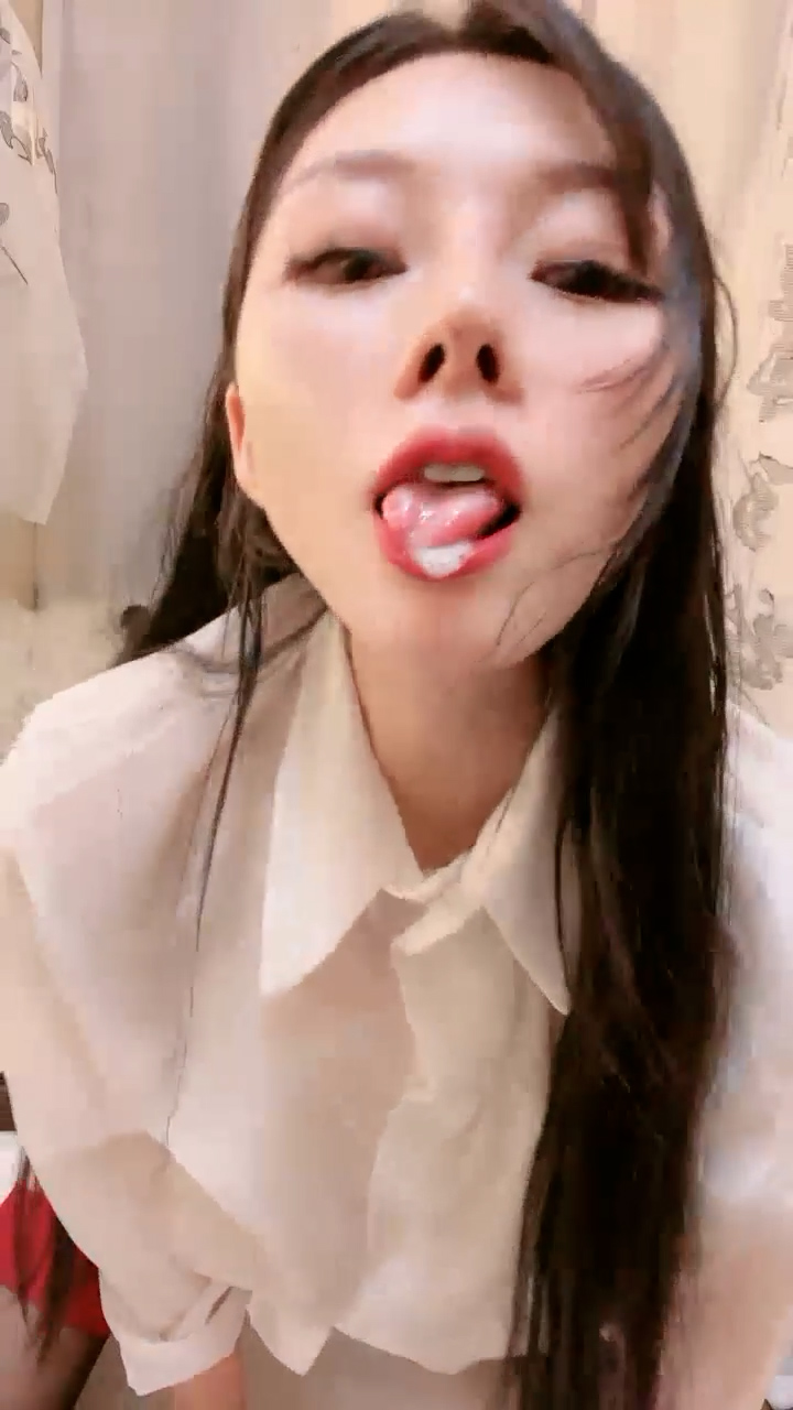 极品淫骚颜值美女!新人刚下海!收费房激情诱惑,衬衣包臀裙OL风,性感脱衣舞,表情一脸淫荡