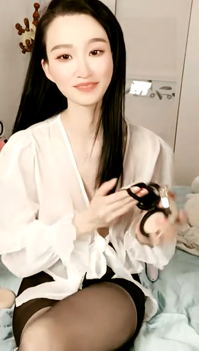 极品尤物女神姐妹花!幸福老哥双飞名场面,双女抢着吃JB,扒开丁字裤骑乘位,打桩机轮流爆操