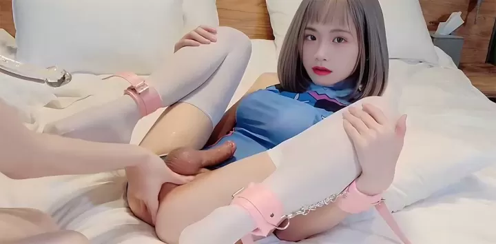 韩国高颜值ts伪娘【路亚】被猛男水晶棒爆菊调教，高潮时仙女棒硬挺，精液乱喷