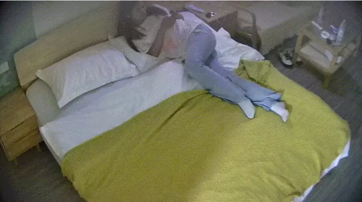 主题酒店 8-2 未婚小妹被渣男骗来开房 结果被无套内射了 怕怀孕委曲得哭了 渣男想哄好再来一炮 没成功